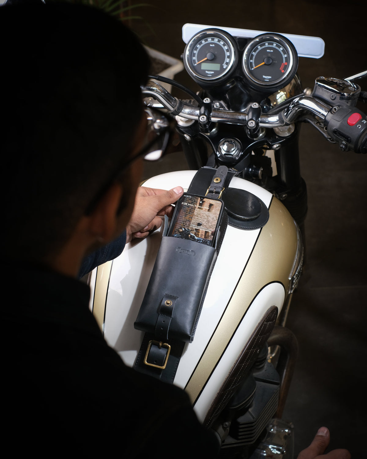 Triumph: Moto Exclusive Tank Strap