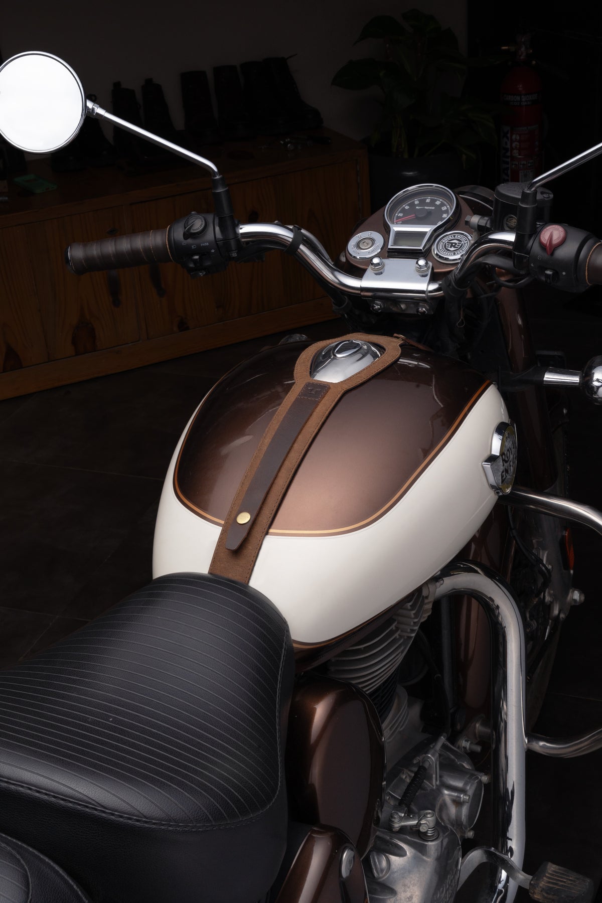 Popruh na nádrž pro Classic 350 / Goan 350