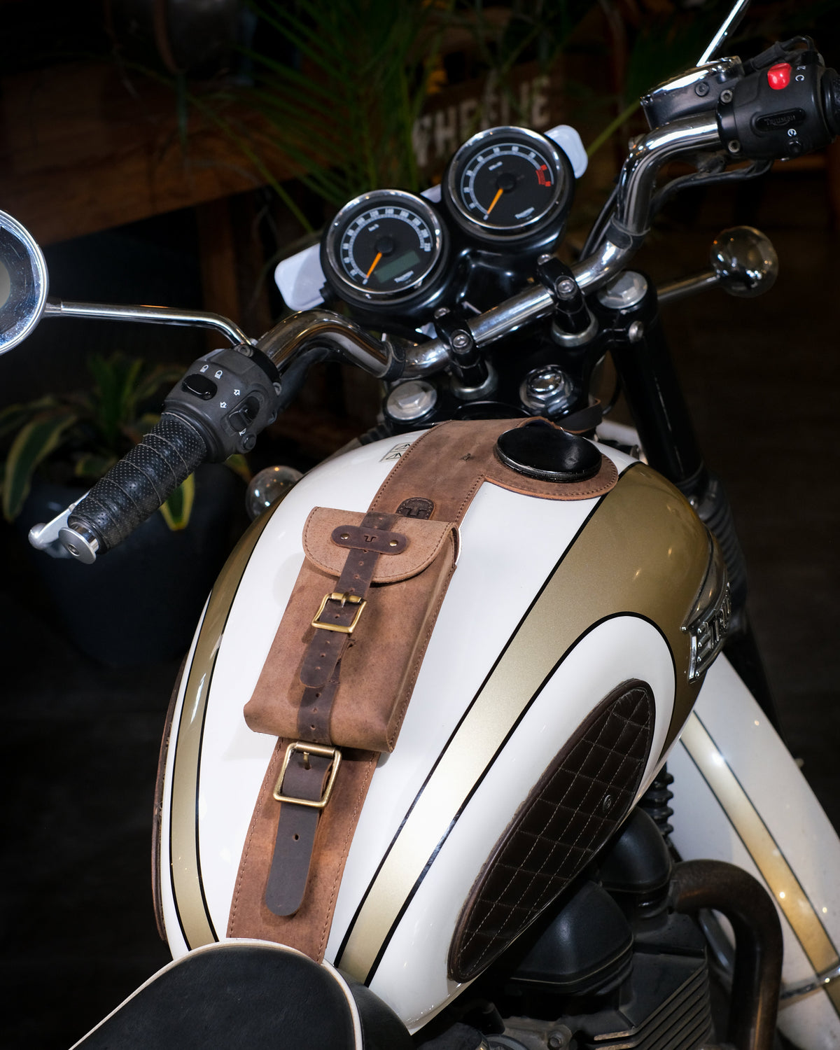 Triumph: Moto Exclusive Tank Strap