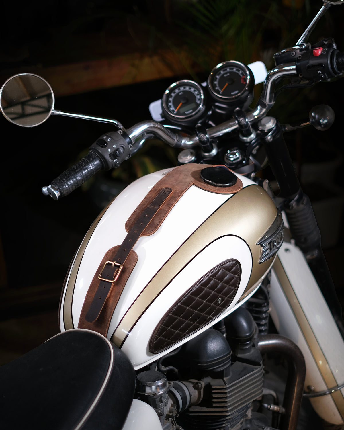 Triumph: Moto Exclusive Tank Strap