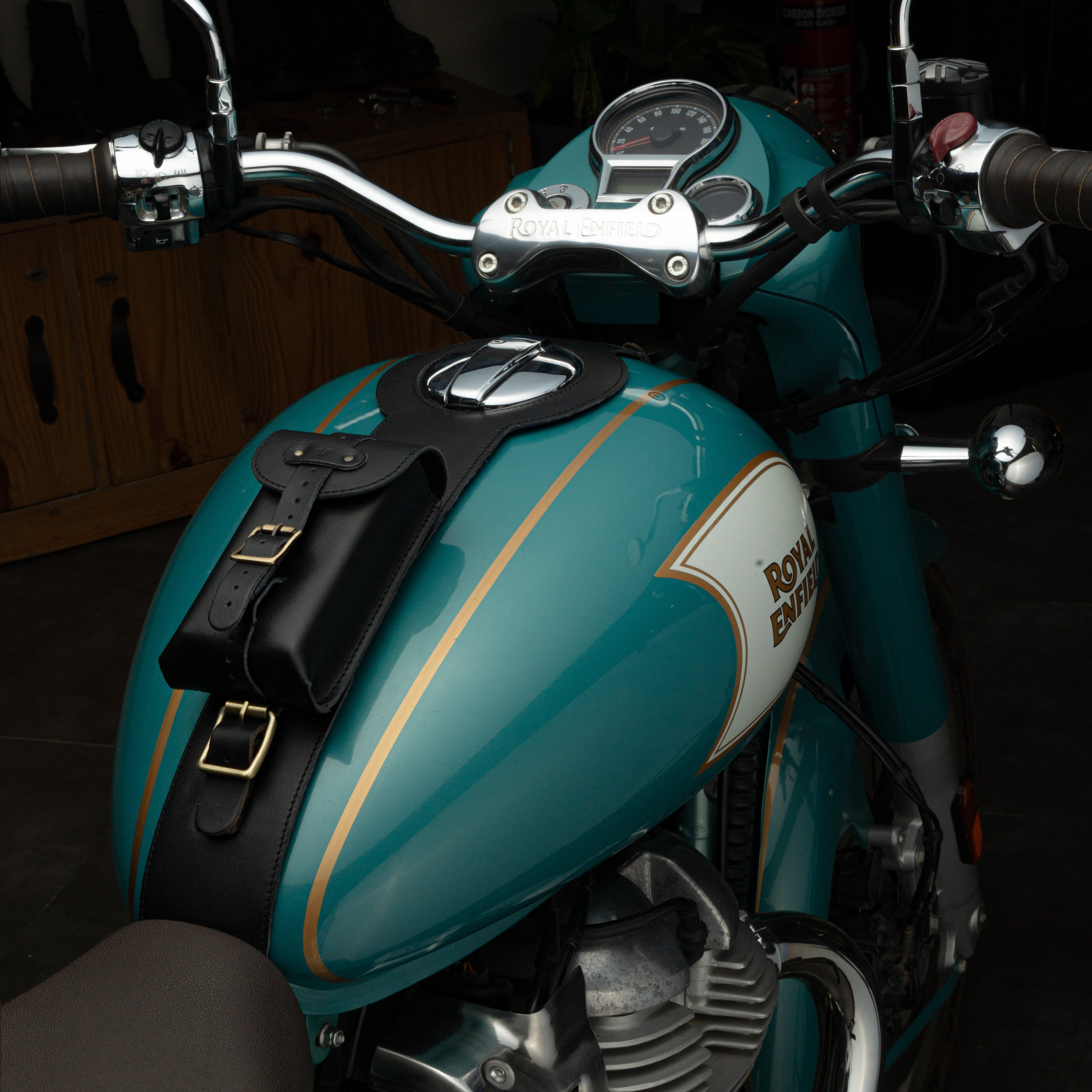 Popruh na nádrž pro Classic 650